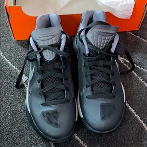 Women’s Nike volley zoom hyper spike size 10
